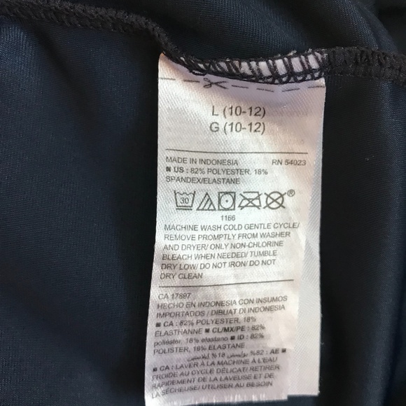 Old Navy Rashguard - Swim Top - shark design - size 10-12 - Picture 6 of 6